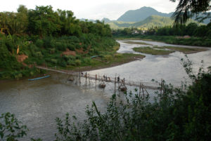 ponte sul fiume Nam Kham