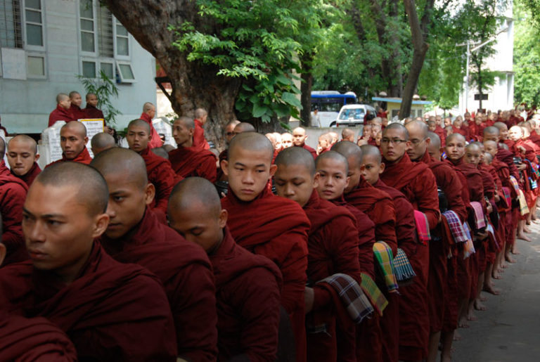 La processione dei monaci