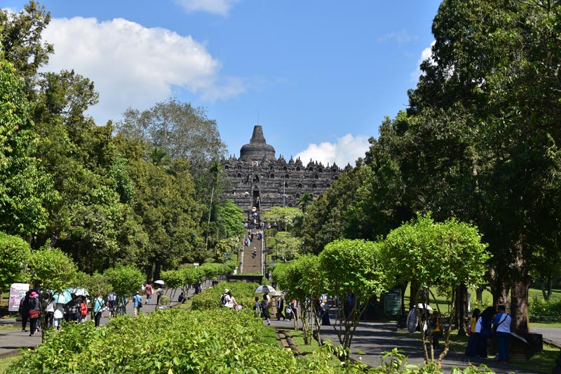 Ingresso al tempio di Borobudur