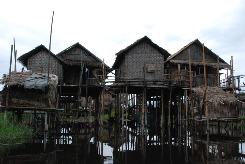 Case su palafitte del lago Inle