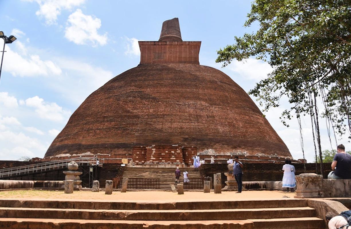 dagoba rossi di Anuradhapura